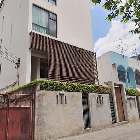 Udee Bangkok Hostel Exteriör bild
