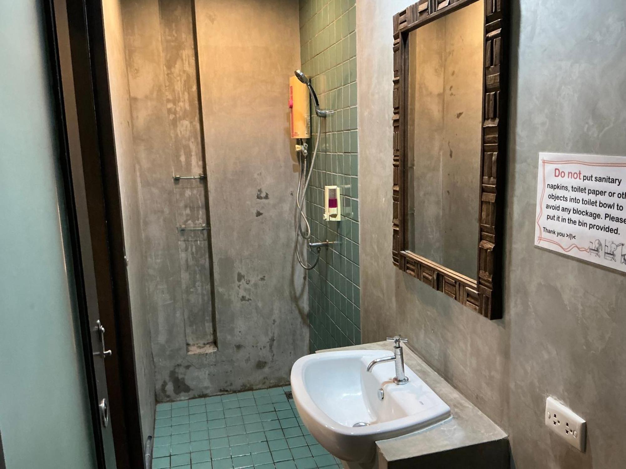 Udee Bangkok Hostel Exteriör bild