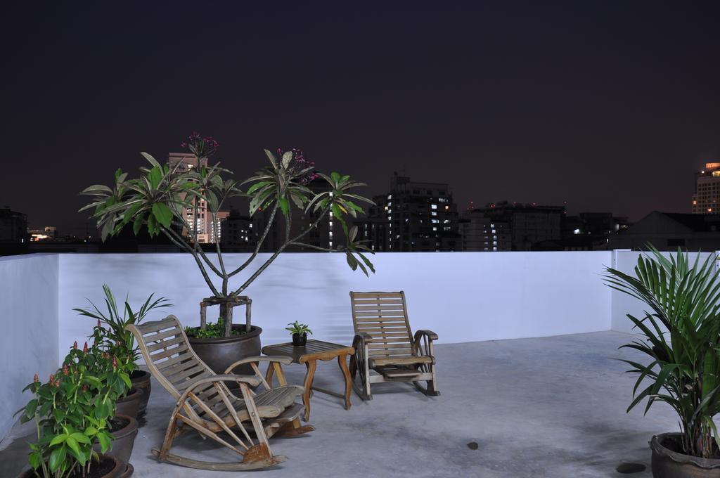Udee Bangkok Hostel Exteriör bild